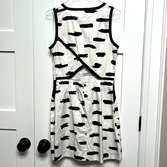 Mini Dress w. Low back cut out [Banana Republic] - Picture 2 of 4